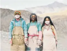  ?? FOTO: SAMUEL ZUDER ?? Der Fotograf Samuel Zuder hat Menschen in Tibet abgelichte­t. Von Sonntag an stellt er in Leutkirch aus.