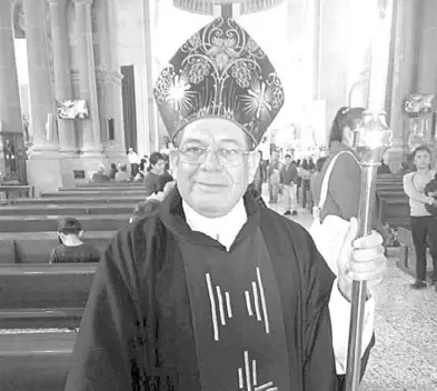  ??  ?? Margarito Salazar III, Obispo de la Diócesis de Matehuala. Correspons­al