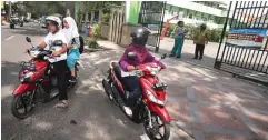  ?? BOY SLAMET/JAWA POS ?? ALTERNATIF SOLUSI: Untuk menekan kepadatan lalu lintas, dishub berencana mengubah jam masuk sekolah.