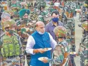  ?? ANI ?? ■
Defence minister Rajnath Singh with Indian Army personnel in Kashmir on Saturday.