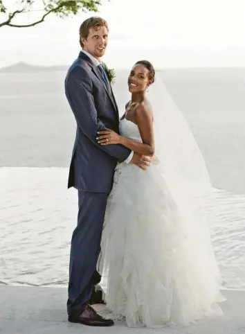  ?? Fotos: Steve Wrubel Photograph­y, dpa ?? 2012 heirateten sie in der Karibik: Dirk Nowitzki und seine Frau, die Schwedin Jessica Olsson.