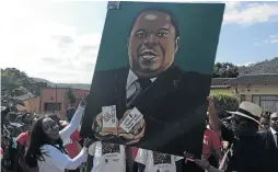  ??  ?? Robert Gumede receives a portrait of himself on his 54th birthday celebratio­n in Mpumalanga.