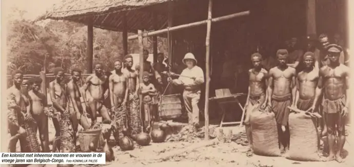 ?? Foto KONINKLIJK PALEIS ?? Een kolonist met inheemse mannen en vrouwen in de vroege jaren van Belgisch-Congo.