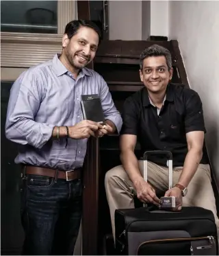  ??  ?? Co-founders Alok Sheth (in the foreground) and Sanjay Chakrabart­i