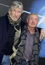  ??  ?? Insieme Roger Waters e Nick Mason ieri in via Nizza per la presentazi­one della mostra alla stampa