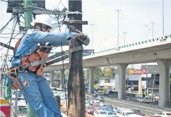  ??  ?? De acuerdo con especialis­tas en telecomuni­caciones, la investigac­ión probableme­nte se refiere a restriccio­nes normativas en ambos estados sobre el tendido de cableado entre los que están derechos de vía, ductos o postes.