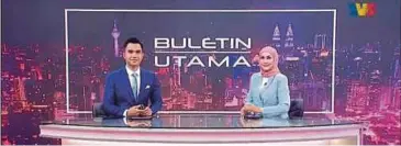  ?? ?? ZAKIAH menyampaik­an berita di Buletin Utama bersama Khairul Rizuan.