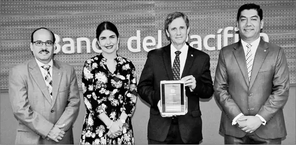  ?? FOTO: CORTESÍA BANCO DEL PACÍFICO ?? •
Ramón Gaitán, Ger. Adquirenci­a; Gloria Baquerizo, Vpdte. Ejec. Comercial; Andrés Baquerizo, Presidente Ejec. y Elías Ronquillo, Ger. Medios de Pago.