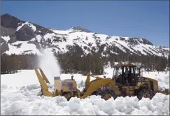  ??  ?? A National Park Service snow blower clears snow from Highway 120 at the entrance to Yosemite National Park on June 6.