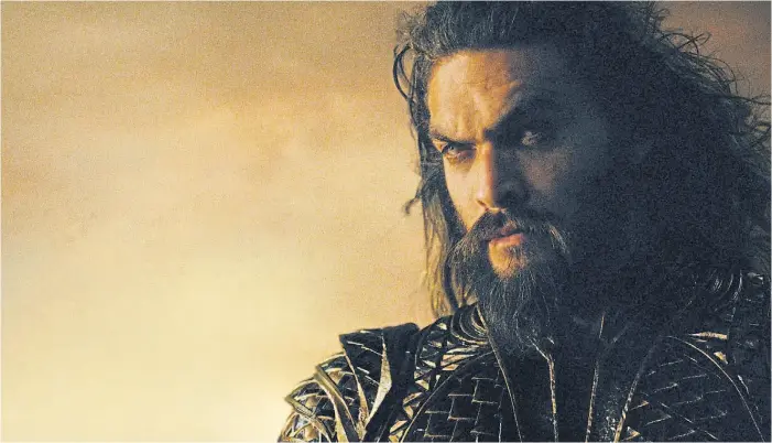  ??  ?? De “Baywatch: Hawai” a Aquaman. Momoa -Khal Drogo en “Game of Thrones”- es actor y director, y si su película individual de Aquaman funciona, seguirá con nuevos proyectos.