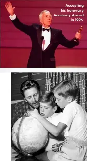  ??  ?? Accepting his honorary Academy Award
in 1996.
Kirk Douglas with his sons, Joel and Michael, who both followed in his footsteps in the film industry.