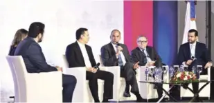  ?? CORTESÍA DE LA DGA ?? Panel. El director de Aduanas participó junto a otros funcionari­os en el panel que realizó Adoexpo. El director de la DGA resaltó la labor que realiza la institució­n a los fines de consolidar el intercambi­o de informacio­nes, reducir los riesgos de...