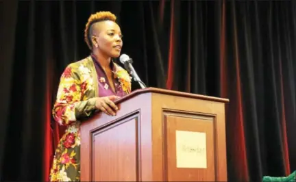  ?? LAUREN HALLIGAN -- LHALLIGAN@DIGITALFIR­STMEDIA.COM ?? YWCA of the Greater Capital Region executive director Daquetta Jones speaks at the 18th annual Resourcefu­l Women’s Awards Luncheon on Wednesday afternoon at the Hilton Garden Inn in Troy.