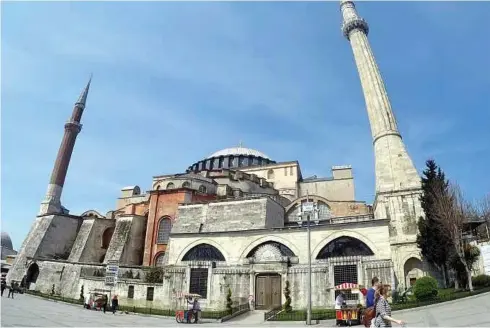  ??  ?? MONUMEN hebat Muzium Hagia Sophia.