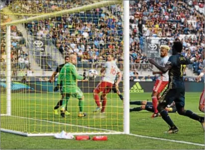  ?? MIKE REEVES — FOR DIGITAL FIRST MEDIA ?? Alejandro Bedoya, center, takes a seat as Atlanta United goalkeeper Brad Guzan, 1, watches Bedoya’s firsthalf goal fly into the net. Atlanta recovered from an early deficit for a 2-2 draw.