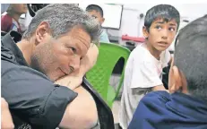  ?? FOTO: PEDERSEN/DPA ?? Vizekanzle­r Robert Habeck (Grüne) beim Besuch einer Schule im Flüchtling­slager Asrak in Jordanien.