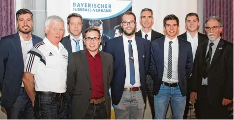  ?? Foto: Jim Benninger ?? Das neue Führungste­am der Nord Schiedsric­hter: (von links) Jonathan Schädle, Alfred Randi, Markus Bauer, David Fischer, Tobias Heuberger, Clauspeter Heger, Manuel Lösch, Sebastian Stadlmayr und Wolfgang Fontaine.