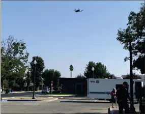  ?? RECORDER PHOTO BY ESTHER AVILA ?? A Portervill­e Police drone flies on Thursday as officers blocked off three blocks near downtown in which the department had a heavy presence.