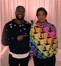  ??  ?? Amici Romelu Lukaku posa accanto a Jay-Z, 51 anni, rapper, produttore discografi­co e imprendito­re statuniten­se