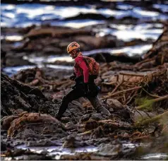  ??  ?? Military firefighte­rs search for mud-stricken people near the town of Brumadinho in southeaste­rn Brazil after the collapse of a dam in an iron mine owned by mining giant Vale.