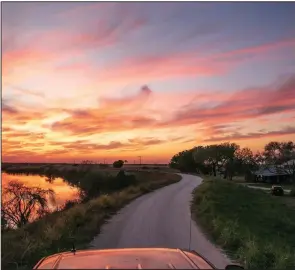  ?? (The New York Times/Ilana Panich-Linsman) ?? The Trump administra­tion is accelerati­ng efforts to seize private property for a border wall, taking advantage of the coronaviru­s pandemic to survey land while its owners are confined indoors, residents along the Rio Grande say.