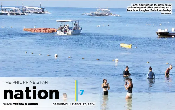  ?? EDD GUMBAN ?? Local and foreign tourists enjoy swimming and other activities on a beach in Panglao, Bohol yesterday.