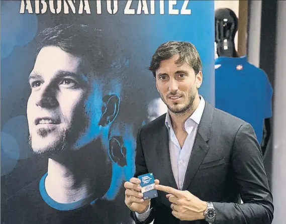  ?? FOTO: EFE ?? Luis Zubeldía El argentino fue presentado ayer como nuevo entrenador del Alavés, a pesar de que falte la convalidac­ión oficial de su título