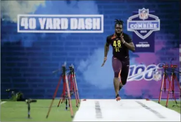  ?? DARRON CUMMINGS — ASSOCIATED PRESS ?? Florida defensive lineman Jachai Polite runs the 40-yard dash during the NFL combine in Indianapol­is.