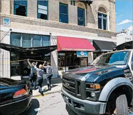  ?? BENJAMIN KRAIN/GETTY ?? Police personnel collect evidence from the cordoned-off area Saturday in Little Rock, Ark.