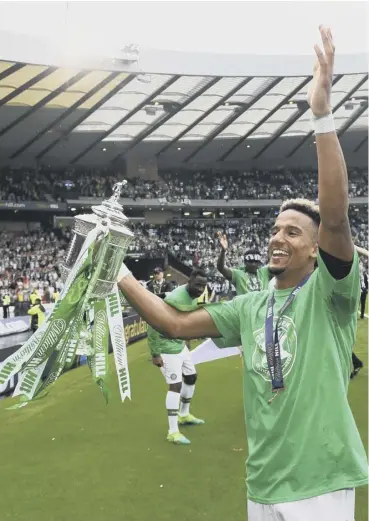  ??  ?? 0 Scott Sinclair with the Scottish Cup, two days after Brendan Rodgers had cut short training.