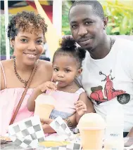  ??  ?? Suelan Williams and Maurice Jackson with their adorable daughter Suri, pause the picnic for a family photo.