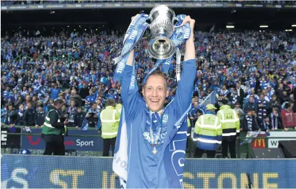  ?? ?? Memorable moment Former St Johnstone captain Steven Anderson, pictured with the Scottish Cup following the triumph in