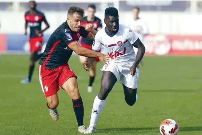  ?? ?? A boa organizaçã­o defensiva do S. João de Ver anulou o melhor ataque do campeonato