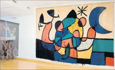  ?? . ?? El tapiz que Miró donó a la Cruz Roja de Tarragona por atender a su hija permanece en el MAMT