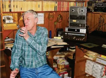  ?? Ted Anthony / Associated Press 2001 ?? Joe Bussard plays air sax as he listens to a 78 rpm jazz record at his home in Frederick, Md., in 2001. Bussard, who had about 15,000 rare records, loved jazz recorded before the early 1930s.