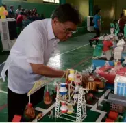  ??  ?? Renato Reyes, Miracle Soy Bean Food President judging the finals