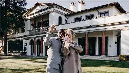  ?? ?? Hello to our new home: Adele and Rich Paul hold keys to the eight-bed Beverly Hills mansion the singer bought for £47million