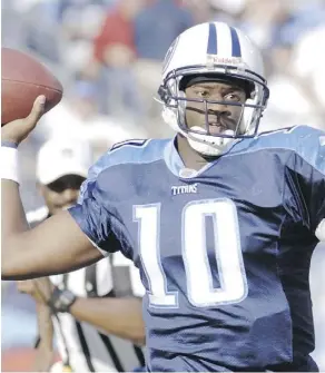  ?? JOE MURPHY/NFLPHOTOLI­BRARY ?? The Roughrider­s are reportedly in negotiatio­ns to bring former Tennessee Titans quarterbac­k Vince Young to the CFL.