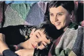  ?? FOTO: DPA ?? Die Mutter des 13-jährigen Conor ist schwer krank: Lewis MacDougall und Felicity Jones.