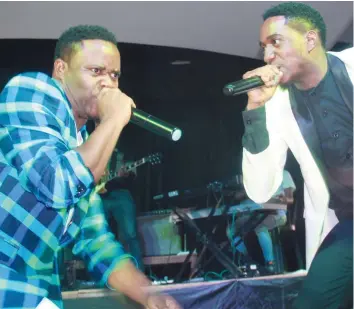  ??  ?? Sabastian Magacha (left) with his brother Tinashe on stage