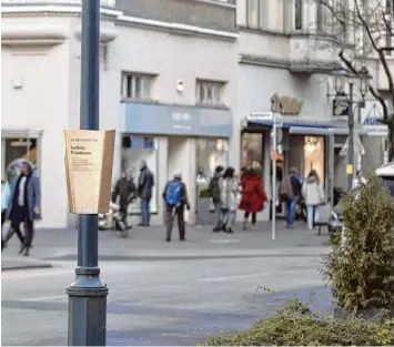  ?? Foto: Büroecco ?? Das Gedenken an die NS Opfer ist vielfältig: Neben den Erinnerung­stafeln (Foto) soll auch ein Online Gedenkbuch die Erinnerung an Augsburger NS Opfer wach halten.