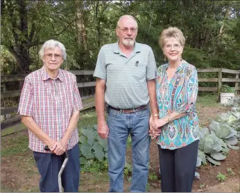  ?? CAROL ROLF/CONTRIBUTI­NG PHOTOGRAPH­ER ?? The James Parker family of Red Oak is the 2018 Garland County Farm Family of the Year. The family includes James, center; his wife, Joy, right; and his mother, Opal. The family raises cattle and hay.