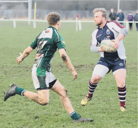  ??  ?? Graham Hogg looks to shift the ball on during Scarboroug­h’s disappoint­ing 35-27 defeat at Beaver Park on Saturday