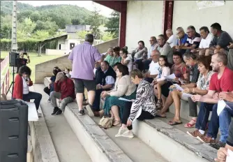  ??  ?? En raison de la situation sanitaire, les tribunes du stade de la Douve étaient préférées au club house