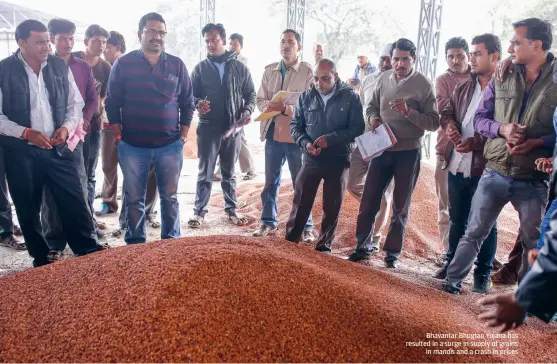  ??  ?? PHOTOGRAPH­S: VIKAS CHOUDHARY / CSE Bhavantar Bhugtan Yojana has resulted in a surge in supply of grains in mandis and a crash in prices