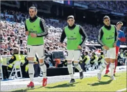  ??  ?? MALA ACTITUD. Bale, durante el calentamie­nto contra el Girona.