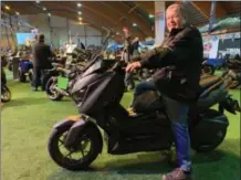  ??  ?? Eivind Moen vurderte muligheten­e for å kjøpe seg denne scooteren, en Yamaha 300 kubikk, men tvilte om han fikk lov til å av kona.
