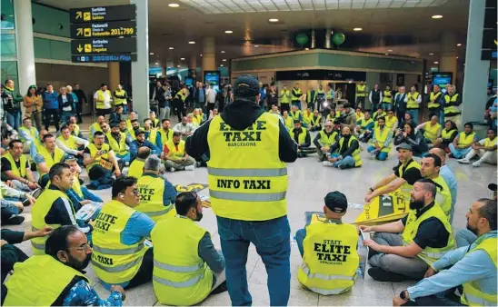  ?? EUROPA PRESS ?? En la imagen, un momento de la asamblea de ayer de los taxistas