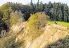  ?? FOTO: HELMUT VOITH ?? Der „Guckinslan­d“-Premiumweg führt auch an der Gehrenberg-Rutsche entlang. Sie entstand bei einem Erdbeben im Jahr 1911.