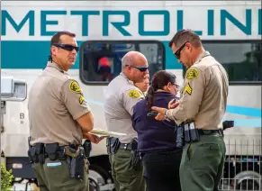  ?? Austin Dave/The Signal (See additional photos at signalscv.com) ?? Sheriff’s deputies investigat­e the circumstan­ces surroundin­g the death of a woman struck and killed by a Metrolink train on Thursday. Authoritie­s believe the collision was an accident.